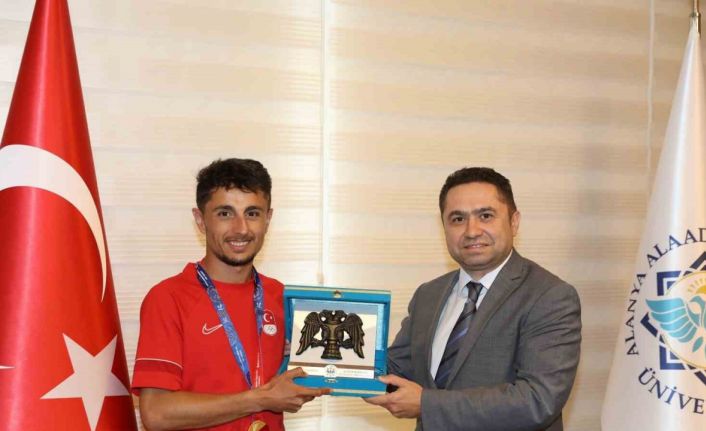 ALKÜ’lü şampiyon milli sporcu Korkmaz, Rektör Türkdoğan ile bir araya geldi