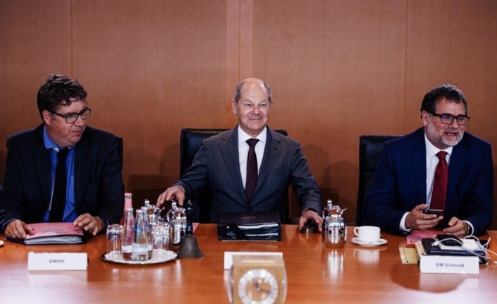 Almanya’da kabine eğlence amaçlı esrar kullanımına yönelik yasa tasarısını kabul etti