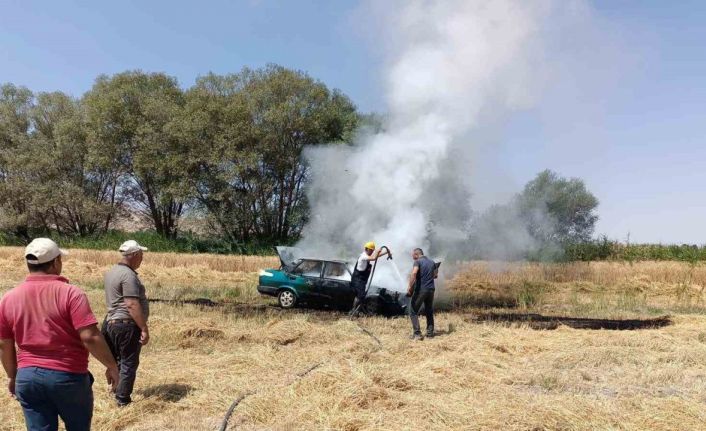 Altıntaş’ta araç yangını