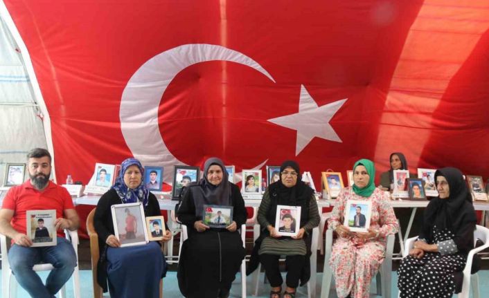 Annelerin evlat nöbeti "eyyam-ı bahur" sıcaklarına rağmen devam ediyor