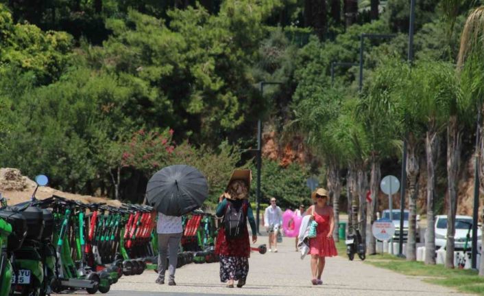 Antalya’da sıcak hava uyarısı: Sahil kesimlerinde 2 ila 4, iç kesimlerde 4 ila 8 derece civarında artacak