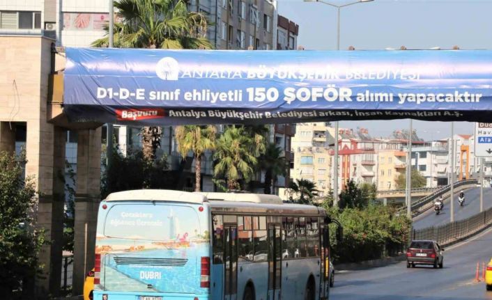 Antalya’da şoförsüz kalan toplu taşıma araçlarına dev afişler de çözüm olmadı