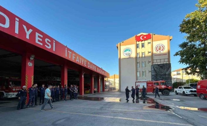 Antalya’daki yangınlarda canla başla görev yapan Kayseri İtfaiyesi kente döndü