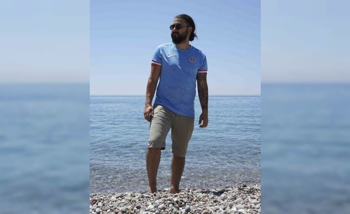 Antalyaspor’un mavi forması çevre ve deniz kirliliğine dikkat çekiyor