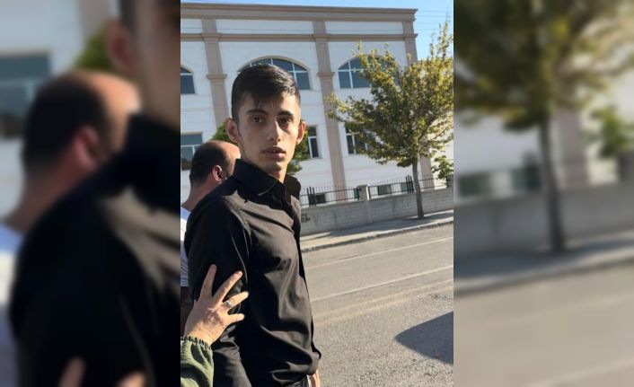 Aracın önünü kesip döner bıçağı ile tehdit ettiler