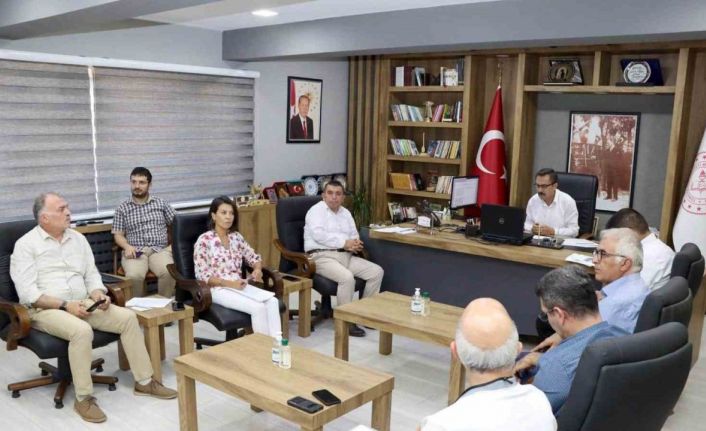 Aslan’dan “ders kitapları masada olsun” talimatı