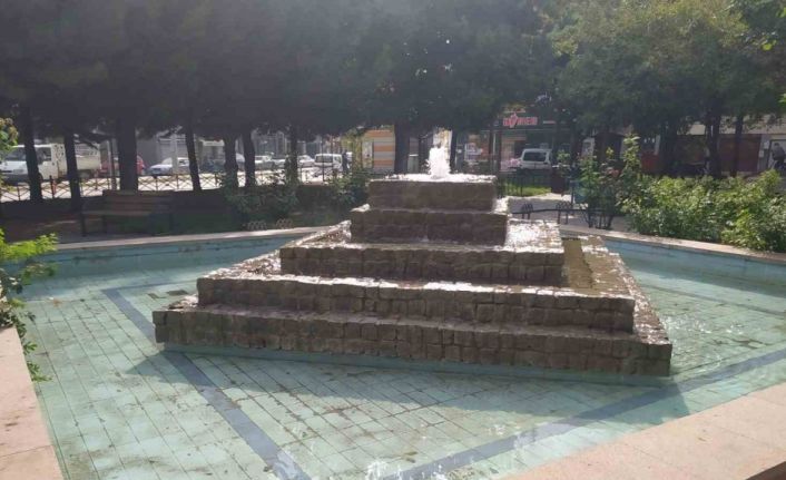 Azerbaycan Dostluk ve Kardeşlik parkına bakım ve süs havuzu onarı yapıldı