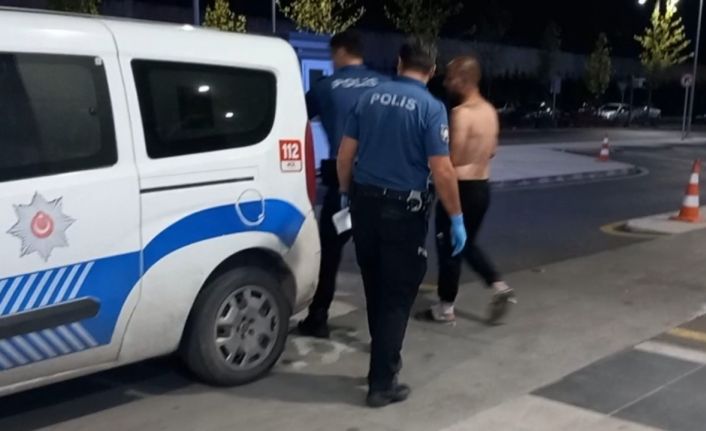 Babasına sinirlendi, minibüsü yaktı