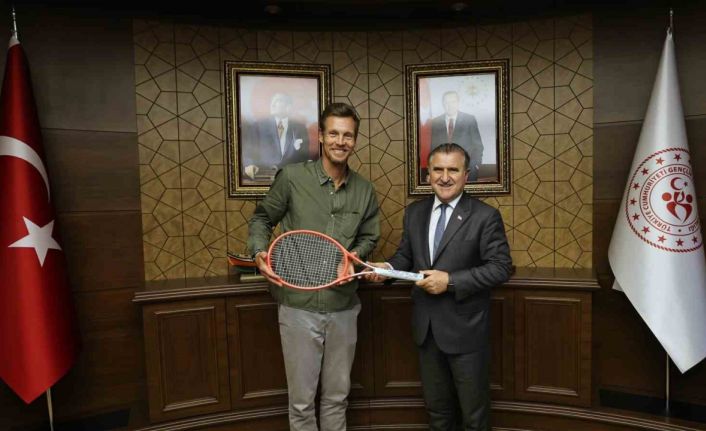 Bakan Osman Aşkın Bak, ünlü tenisçi Tomas Berdych ile görüştü