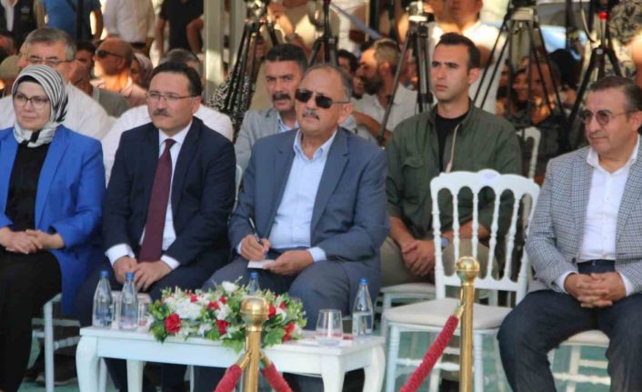 Bakan Özhaseki: "1 ve 2. derecede deprem bölgesinde bulunan bölgelerimizin oranı yüzde 66, yaşayan insan nüfusu ise yüzde 71"