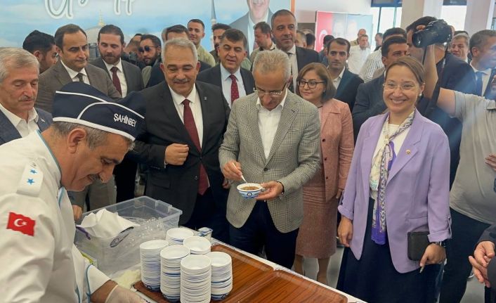 Bakan Uraloğlu, Gaziantep’te aşure yedi