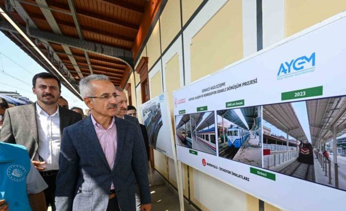 Bakan Uraloğlu: "Sirkeci-Kazlıçeşme arasında atıl vaziyetteki 8,3 kilometrelik hatta gerekli iyileştirmeleri yaparak, 8 istasyon ile tekrar kullanıma alıyoruz”