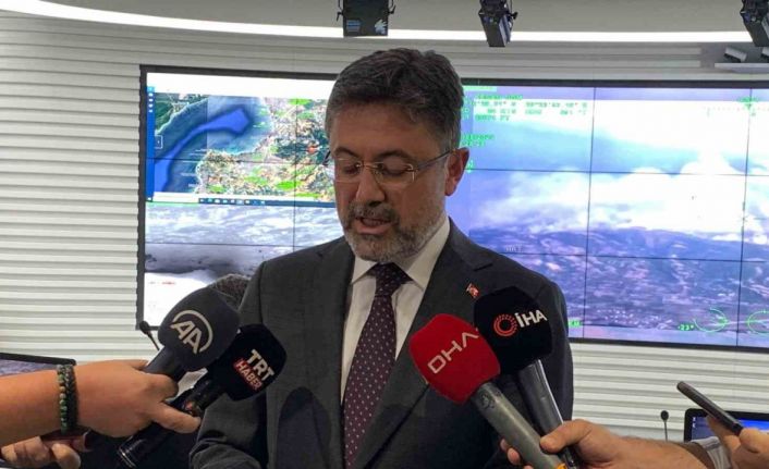 Bakan Yumaklı: “Yangın Çanakkale şehir şehir merkezini teğet geçer bir halde ilerliyor”