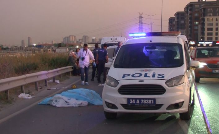 Başakşehir’de beton mikseri ile bariyer arasına sıkışan motosikletin sürücüsü hayatını kaybetti