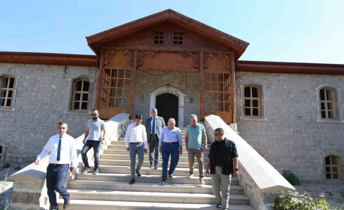 Başkan Büyükkılıç, 85 yıllık Pazarören Öğretmen Okulu’nu inceledi, duygu dolu anlar yaşadı