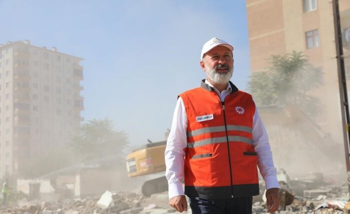 Başkan Çolakbayrakdar: "50 yıllık sorunları çözerken Kocasinan’ın gelecek 50 yılını planlıyoruz"