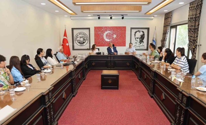 Başkan Yalçın: "Kariyerinizi tamamlayın, sıklıkla gelin"