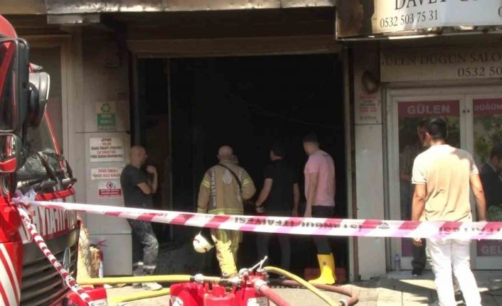 Bayrampaşa’da iş merkezinde çıkan yangın 4 saat sonra tamamen söndürüldü