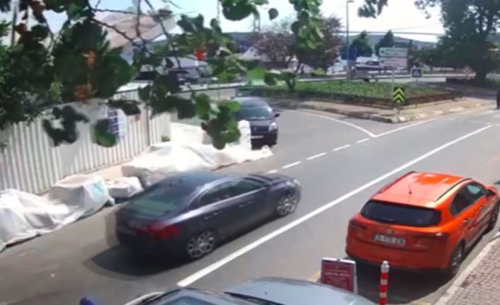 Beşiktaş’ta 1 kişinin öldüğü, 1 kişinin yaralandığı tarihi binada çökme anı kamerada