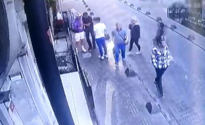 Beyoğlu’nda önce darp sonra gasp: 6 kişi etrafını çevirip telefonunu çaldı
