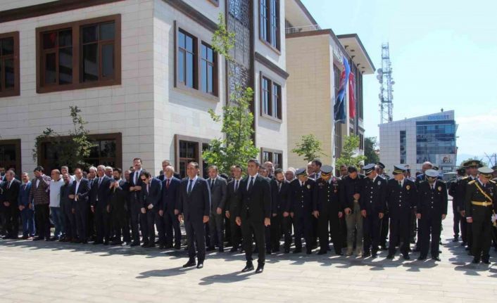 Bingöl’de 30 Ağustos Zafer Bayramı nedeniyle çelenk sunma töreni yapıldı