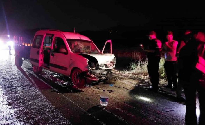 Burdur’da hatalı sollama kaza getirdi: 2 ölü, 6 yaralı