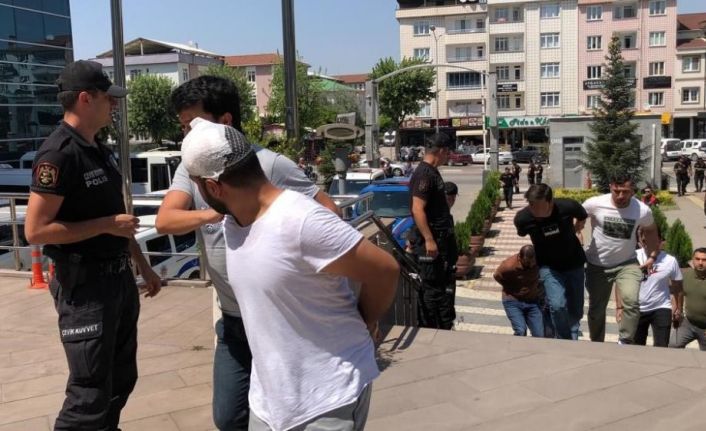 Bursa’da 1 kişinin öldüğü 2 kişinin yaralandığı silahlı gürültü kavgasında 2 kişi tutuklandı