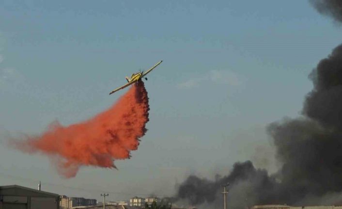 Bursa’da yanan fabrikalara 3 helikopter ve 2 uçak havadan müdahale ediyor