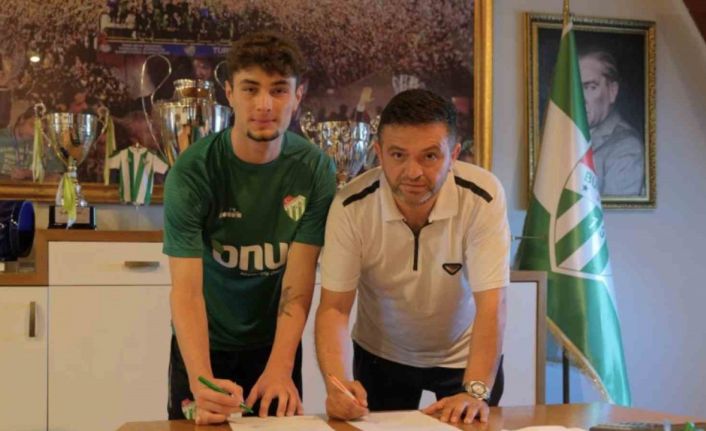 Bursaspor, Melih Sağlam’la profesyonel sözleşme imzaladı