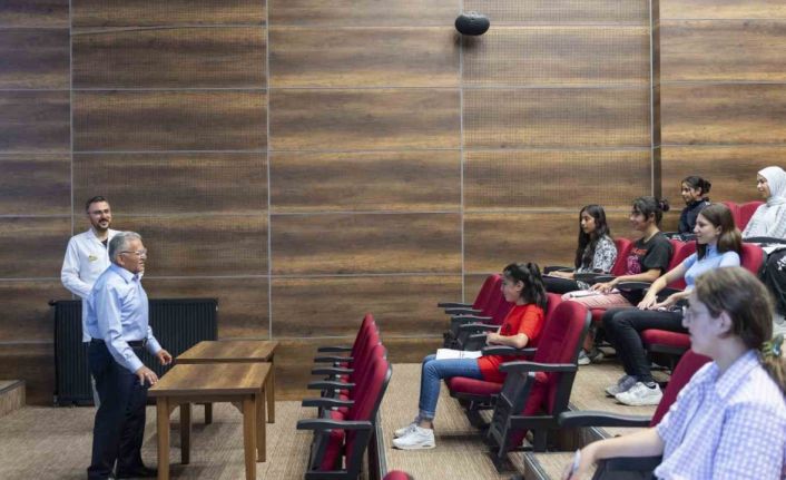 Büyükkılıç, TOKİ Genç KAYMEK Tesisleri’nde kursiyerlerle buluştu