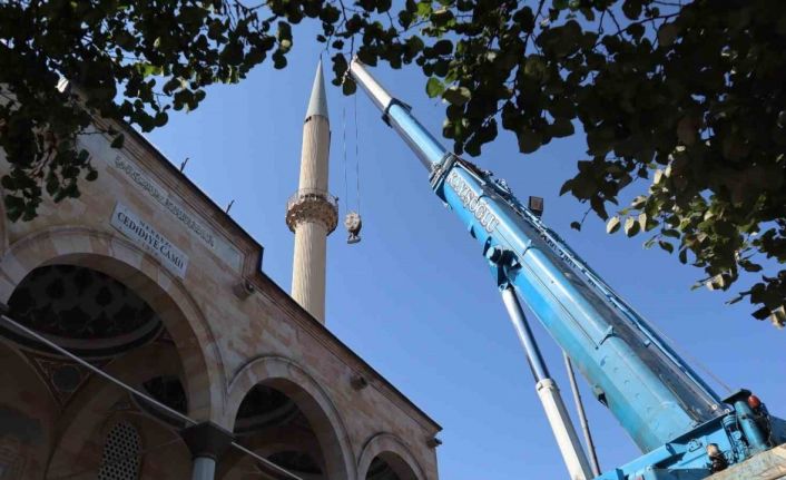 Caminin minare sökümü başlandı