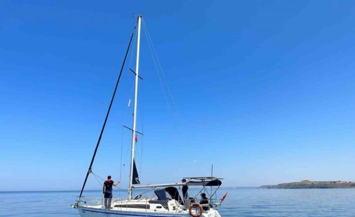 Çanakkale açıklarında 27 kaçak göçmen ile 2 göçmen kaçakçısı yakalandı