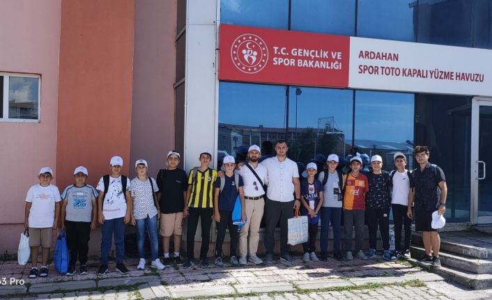 Çıldır Kuran Kursu Öğrencilerine Yönelik Yüzme Etkinliği Düzenlendi