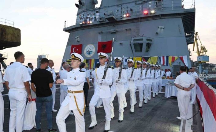 Deniz Harp Okulu öğrencileri Bayraktar ve Hasanpaşa gemileriyle Arnavutluk ziyareti gerçekleştirdi
