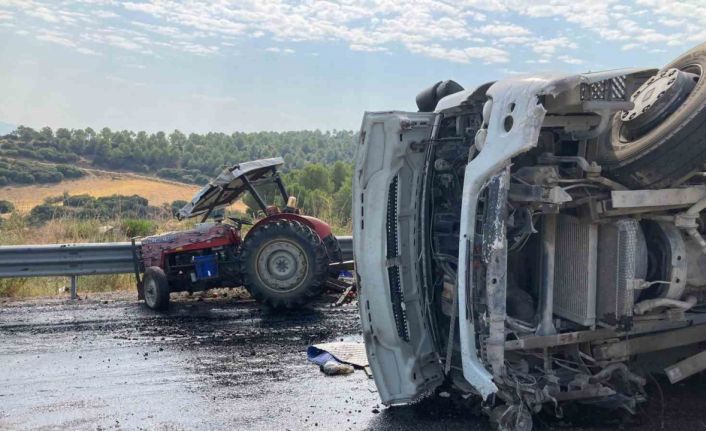 Devrilen kamyon traktöre çarptı: 1 ölü 4 yaralı