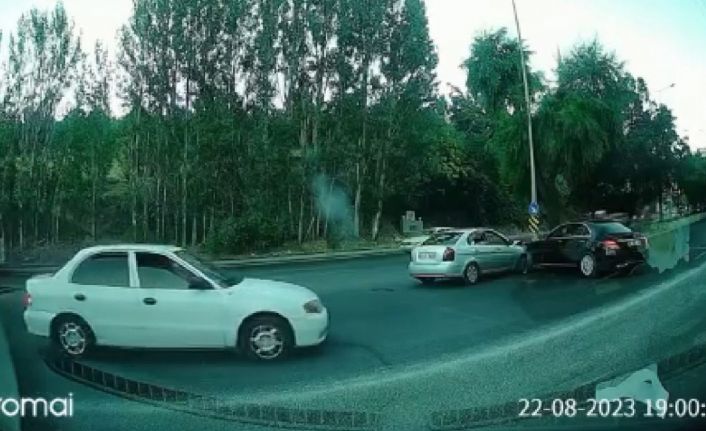 Dikkatsiz sürücü kazayı da beraberinde getirdi