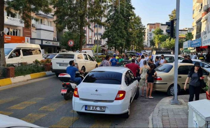 Direksiyon hakimiyetini kaybetti, 5 araca çarptı