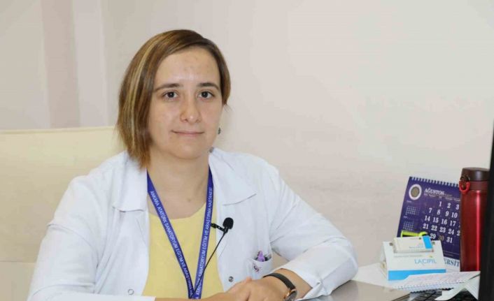 Dr. İlbay’dan yaz enfeksiyonları uyarısı: “Çocuklarda gözyaşı varlığı, ağızlarının ıslaklığı ve idrar çıkışları takip edilmeli’’