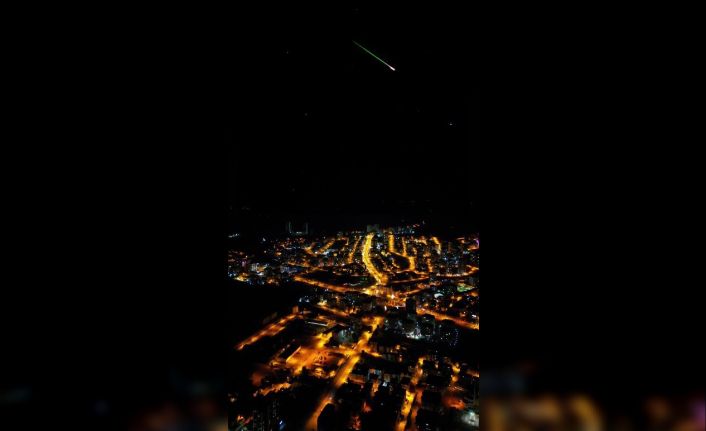 Dron ile Kastamonu şehrinin üzerinden kayan meteor yağmurunun görüntüsü mest etti