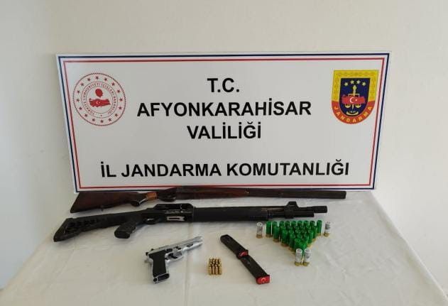 Düğünde havaya ateş açtığı fotoğraflı ihbar mektubu ile ortaya çıktı