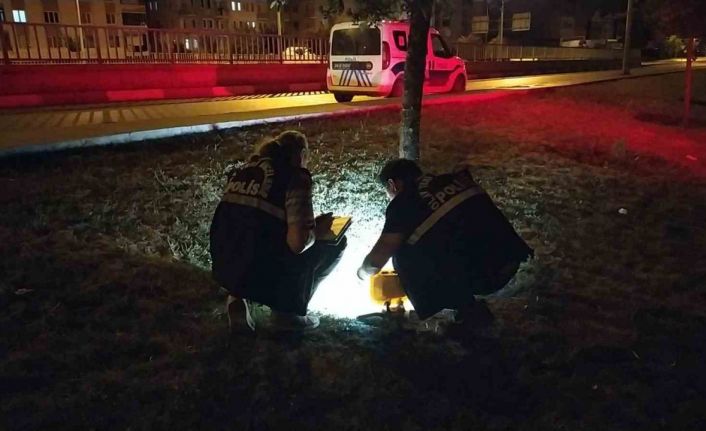 "Dur" ihtarına uymadılar, yanlarındaki tabancayı atıp kaçmaya çalıştılar