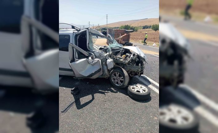 Elazığ’da hafif ticari araç ile traktör çarpıştı: 1’i ağır 5 yaralı