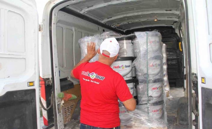 Elazığ’da üretilen boyalar, depremde hasar gören okulları renklendiriyor