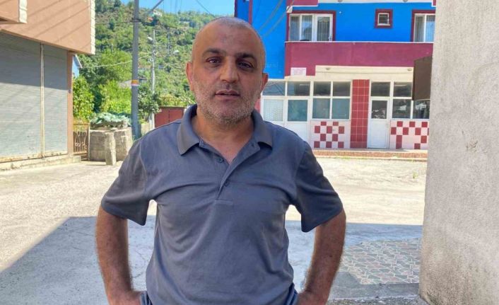Emekli olan madencinin kıyafetlerini parçaladılar