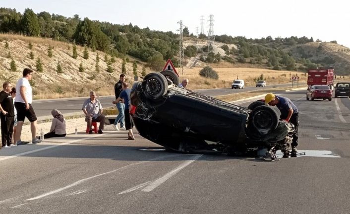 Emniyet kemeri hayat kurtardı, takla atan otomobilden yara almadan kurtuldular
