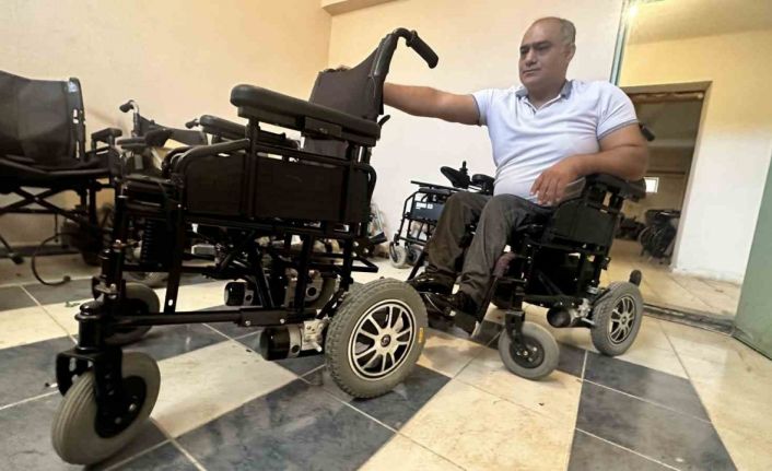 Engelli usta, evinin bodrumuna kurduğu atölye ile engellilerin eli ayağı oldu