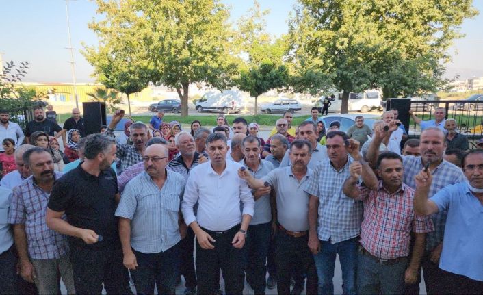 Enkaz kentin kaymakamına görülmemiş sevgi, tayini çıktı gitmesini istemiyorlar