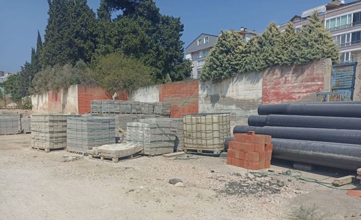 Erdek Belediyesi stadyumu şantiyeye döndü