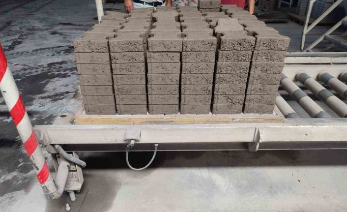 ERÜ ile AGÜ Öğretim Üyeleri, Çimentosuz Düşük Karbon Salınımlı Yapı Malzemesi Üretti