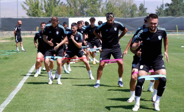Erzurumspor Teknik Direktörü Hakan Kutlu: "204 günlük hasret bitsin"